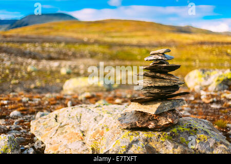 Pile de pierres roches sur la montagne norvégienne, la Norvège la Nature. Tonique Instant Photo Banque D'Images