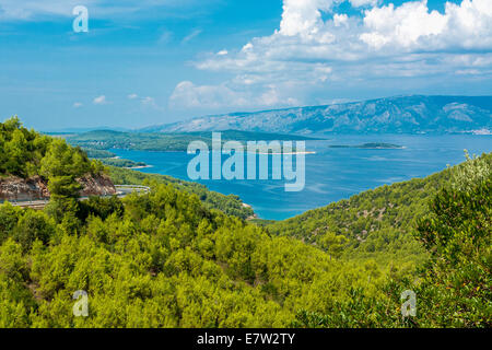 Partie nord de l'île de Hvar et Brac Island dans la distance, Croatie Banque D'Images