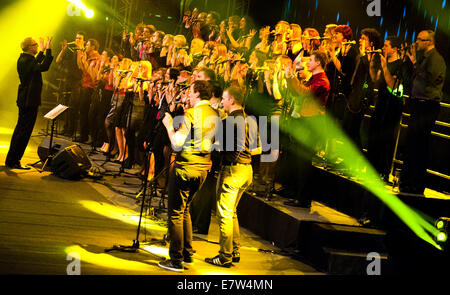 Perpetuum Jazzile, slovène, groupe de musique a cappella à la scène en concert sold out Dvorana Tabor, Maribor, Slovénie, 2012 Banque D'Images