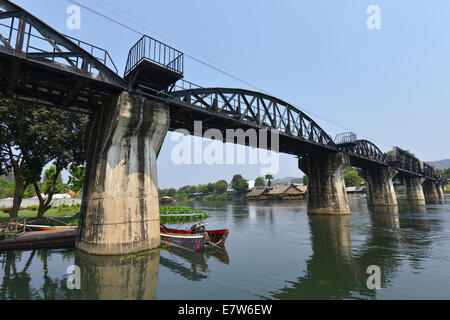 Pont sur la rivière Kwai, Kanchanaburi, Thaïlande Banque D'Images