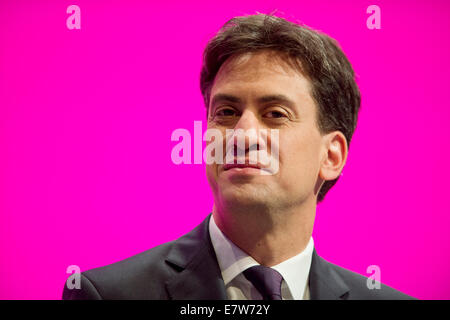 MANCHESTER, UK. 24 Septembre, 2014. Leader du travail Ed Miliband sourit pendant quatre jours de la conférence annuelle du Parti travailliste à Manchester Central Convention Complex Crédit : Russell Hart/Alamy Live News. Banque D'Images