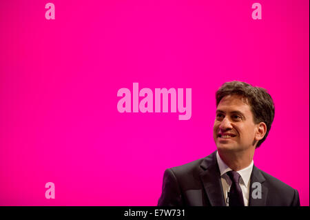 MANCHESTER, UK. 24 Septembre, 2014. Leader du travail Ed Miliband sourit pendant quatre jours de la conférence annuelle du Parti travailliste à Manchester Central Convention Complex Crédit : Russell Hart/Alamy Live News. Banque D'Images