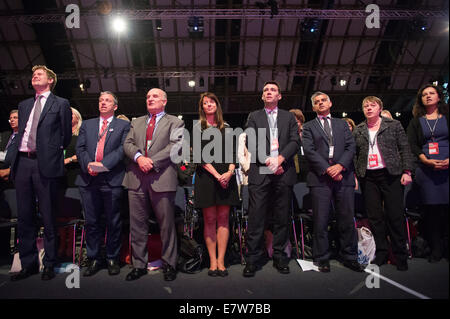 MANCHESTER, UK. 24 Septembre, 2014. Une ligne des ministres du Travail sur le quatrième jour de la conférence annuelle du Parti travailliste à Manchester Central Convention Complex Crédit : Russell Hart/Alamy Live News. Banque D'Images