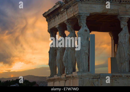 En cariatides de Erechtheum Acropole d'Athènes, Grèce Banque D'Images