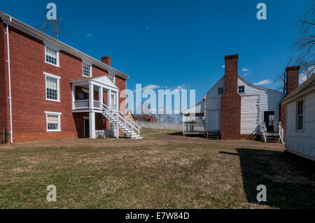 Le groupe de bâtiments, y compris l'McLean House , la cuisine et les quartiers des esclaves à Appomattox Courthouse National Park Banque D'Images