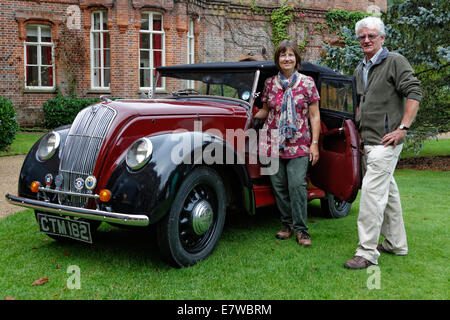 Morris, série E 8 2 portes 1939 Tourer convertibles détenues par Chris & Marion Andrew (photo) Banque D'Images