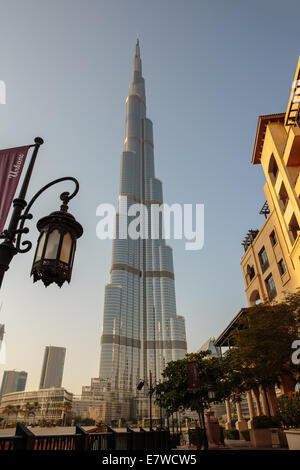 Dubaï, Émirats arabes unis - 31 octobre : vue de la nuit de Burj Khalifa le 31 octobre 2013 à Dubaï, aux Émirats arabes unis. Burj Khalifa est en ce moment le plus grand buil Banque D'Images