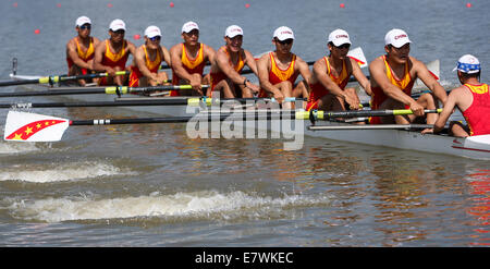 Incheon, Corée du Sud. 25 Septembre, 2014. Les athlètes de la Chine en concurrence lors de la finale masculine de huit de l'aviron à la 17e Jeux asiatiques à Chungju, Corée du Sud, 25 septembre 2014. La Chine a remporté la médaille d'or. © Xinhua/Alamy Live News Banque D'Images