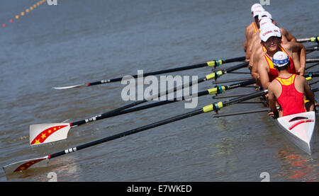 Incheon, Corée du Sud. 25 Septembre, 2014. Les athlètes de la Chine en concurrence lors de la finale masculine de huit de l'aviron à la 17e Jeux asiatiques à Chungju, Corée du Sud, 25 septembre 2014. La Chine a remporté la médaille d'or. © Xinhua/Alamy Live News Banque D'Images