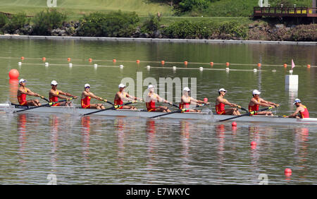 Incheon, Corée du Sud. 25 Septembre, 2014. Les athlètes de la Chine en concurrence lors de la finale masculine de huit de l'aviron à la 17e Jeux asiatiques à Chungju, Corée du Sud, 25 septembre 2014. La Chine a remporté la médaille d'or. © Xinhua/Alamy Live News Banque D'Images