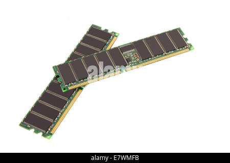 Deux cartes mémoire RAM de l'ordinateur, isolé sur fond blanc. Banque D'Images