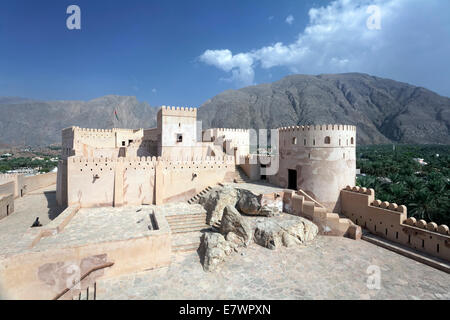 Cour intérieure, Nakhl Fort ou Al Husn Heem, forteresse, bâtiment historique mudbrick, Jabel Nakhl Massiv, Al-Batinah province Banque D'Images