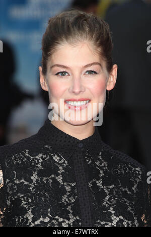 Rosamund Pike participant à la 'Ce que nous avons fait sur notre maison de vacances' premiere à l'odéon West end de septembre 2014, à Londres./photo alliance Banque D'Images