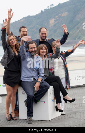 Itziar Ituno, directeur Jon Garano, directeur Jose Mari Goenaga, Nagore Aranburu, Josean Bengoetxea et Itziar Aizpuru pendant les 'Loreak' photocall lors du 62e Festival International du Film de San Sebastian le 23 septembre 2014/photo alliance Banque D'Images