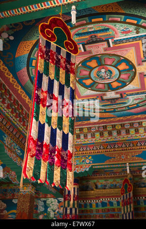 L'est du Bhoutan, Trashigang, Rangjung Woesel Monastère Choeling, intérieur textile suspendu Banque D'Images