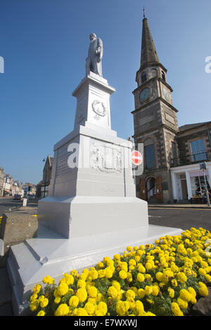 Statue de Sir Walter Scott et de palais de justice, Selkirk, le Royal and Ancient Burgh de Selkirk, Scottish Borders, Scotland, UK Banque D'Images