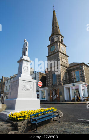 Statue de Sir Walter Scott et de palais de justice, Selkirk, le Royal and Ancient Burgh de Selkirk, Scottish Borders, Scotland, UK Banque D'Images