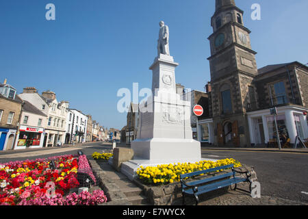 Statue de Sir Walter Scott et de palais de justice, Selkirk, le Royal and Ancient Burgh de Selkirk, Scottish Borders, Scotland, UK Banque D'Images