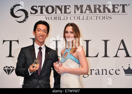 Tokyo, Japon. 25 Septembre, 2014. Président du Marché Pierre Taijiro Nakamura et l'actrice Leighton Meester(R) assister à une manifestation de lancement nouveau parfum de la marque. Télécharger Trillian' à Tokyo, Japon le 25 septembre 2014. Credit : AFLO Co.,Ltd/Alamy Live News Banque D'Images