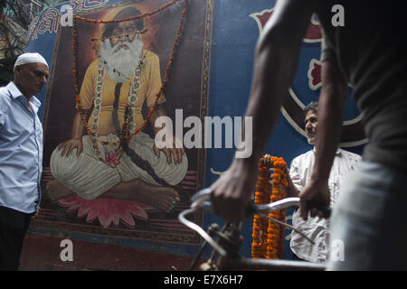 Dhaka, Bangladesh. 25 Septembre, 2014. Les gens qui marchent sur la rue à l'ancienne Egypte. © Zakir Hossain Chowdhury/ZUMA/Alamy Fil Live News Banque D'Images