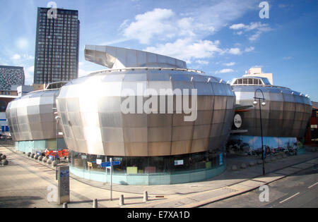 Les moyeux, Sheffield Hallam University's iconic Student Union Building dans le quartier des industries culturelles de Sheffield England UK Banque D'Images