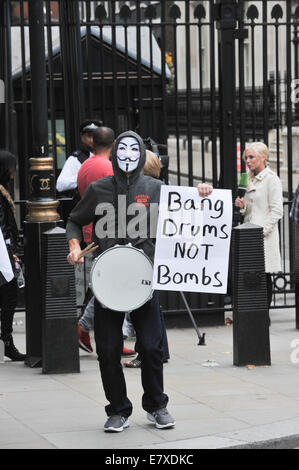 Whitehall. Londres, Royaume-Uni. 25 septembre 2014. Coalition contre la guerre en face de protestation contre le projet de Downing Street dans des actions militaires contre l'Est. Crédit : Matthieu Chattle/Alamy Live News Banque D'Images