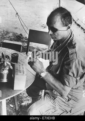 16 octobre 1981 - Tel Aviv, Israël, Moshe Dayan (Kitaigorodsky) (20 mai 1915 - 16 octobre 1981) était un chef militaire et homme politique israélien. Il était le deuxième enfant né le premier kibboutz, mais il est parti avec sa famille en 1921, et il a grandi dans un moshav. En tant que commandant de la Jérusalem en Israël avant la guerre de l'indépendance, chef d'état-major des Forces de défense d'Israël (1953-58) au cours de la crise de Suez en 1956, mais surtout en tant que ministre de la Défense pendant la Guerre des Six Jours, il est devenu pour le monde entier un symbole de la lutte contre le nouvel état d'Israël. Après avoir été attribué par certaines personnes pour l'armée est le manque de préparation Banque D'Images