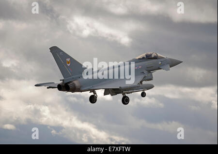 L'Eurofighter Typhoon FRG4 en approche de RAF Lossiemouth, Morayshire. 9131 SCO Banque D'Images