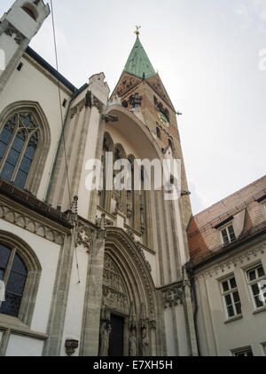 Faible angle de vue de l'église de Saint Maria, Augsbourg, Bavière, Allemagne. Banque D'Images