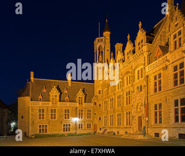 BRUGES, BELGIQUE - 12 juin 2014 : Le Gruuthusemuseum dans lumière du soir. Banque D'Images