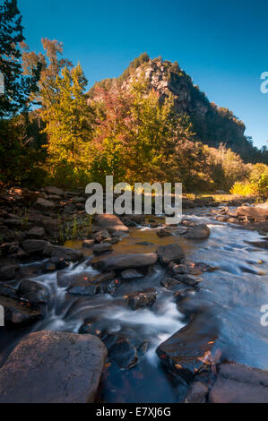 Point-de-Corbeau, Little River Canyon National Preserve dans le nord-est de l'Alabama, USA.tourné de l'intérieur du canyon dans le Little River Banque D'Images