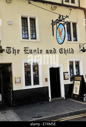 L'aigle et l'enfant sait que l'oxford pub place C.S. Lewis a écrit le Lion, La Sorcière Blanche et l'armoire. Banque D'Images