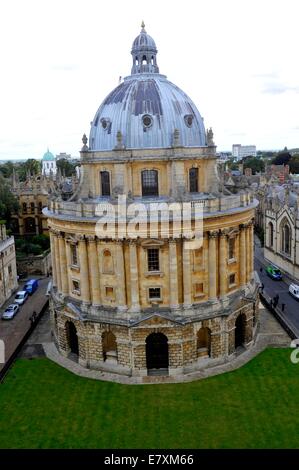 La Radcliffe Camera est un bâtiment à Oxford, Angleterre, conçu par James Gibbs dans le style palladien anglais et construit en 1737- Banque D'Images