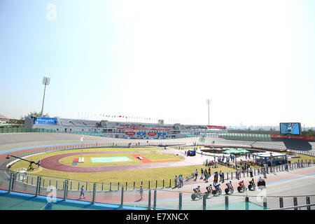 Incheon, Corée du Sud. 25 Septembre, 2014. Incheon International cyclisme Vélodrome - La voie : au vélodrome international Incheon au cours de la 2014 Jeux Asiatiques d'Incheon en Corée du Sud, la Corée du Sud. © Ito Shingo/AFLO SPORT/Alamy Live News Banque D'Images