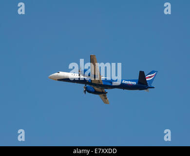 Saab 2000 Eastern Airways au départ de l'aéroport d'Aberdeen, en Écosse. Banque D'Images