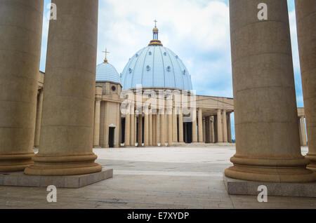 Basilique Notre Dame de la paix / Basilique Notre-Dame de la paix de Yamoussoukro, Côte d'Ivoire / Côte d'Ivoire Banque D'Images