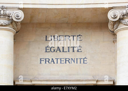 Liberté, égalité et fraternité mots à Paris, la devise de la Révolution française Banque D'Images