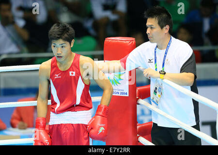 Incheon, Corée du Sud. 26 Sep, 2014. Kenji Fujita (JPN) Boxing : Men's Bantam (-56kg) à Seonhak 2014 Gymnase pendant les Jeux Asiatiques d'Incheon en Corée du Sud, la Corée du Sud. © YUTAKA/AFLO SPORT/Alamy Live News Banque D'Images