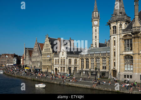 Une belle fin de journée à étés Graslei, la vieille ville médiévale de Gand en Belgique Banque D'Images