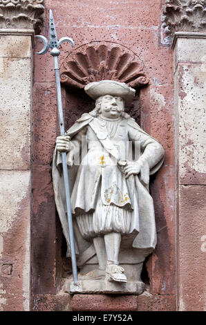 Figure de pierre à la porte d'entrée du château, l'abbaye de Corvey à Hoexter, Weserbergland, Rhénanie du Nord-Westphalie, Allemagne, Europe Banque D'Images