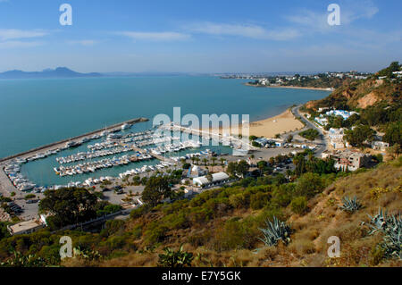 La marina de Sidi Bou Said en Tunisie vue de 'Lookout Point' Banque D'Images