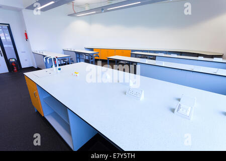 Classe de sciences inoccupé st Teddington College. Banque D'Images