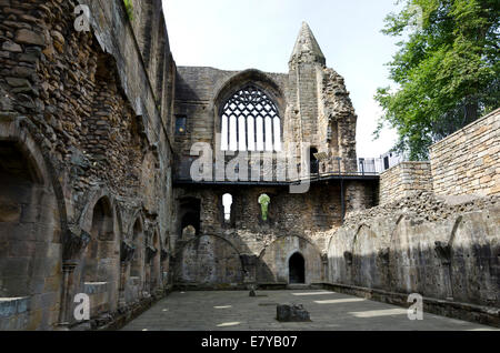 Une partie des ruines de Dunfermline Palace dans le Fife, en Écosse. Banque D'Images