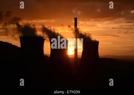 Le soleil se couche sur la centrale électrique d'Ironbridge qui doit être fermée et désaffectée en 2015 Sunset Credit: David Bagnall Banque D'Images