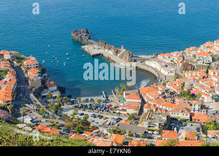 Vue aérienne du port de Camara de Lobos à l'île de Madère, Portugal Banque D'Images