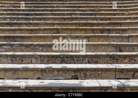 Célèbre escalier de l'église Nossa Senhora do Monte à Funchal, Madère, Portugal. Banque D'Images