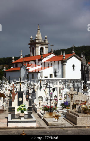 Igreja Matriz church et cimetière, Vila Praia de Ancora , le nord du Portugal Banque D'Images