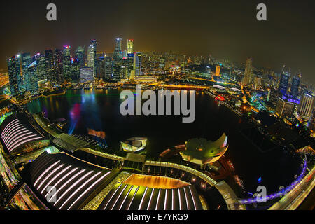 La ville de Singapour et Marina Bay skyline at night, République de Singapour Banque D'Images