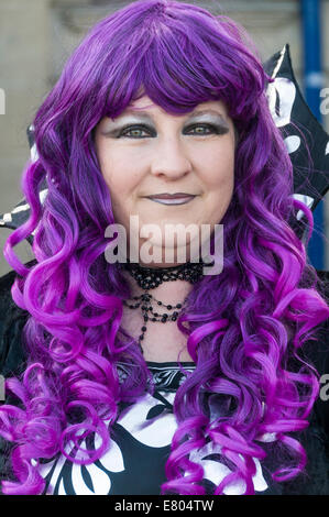 La fille à Whitby Goth week-end qui a lieu à l'Halloween Banque D'Images