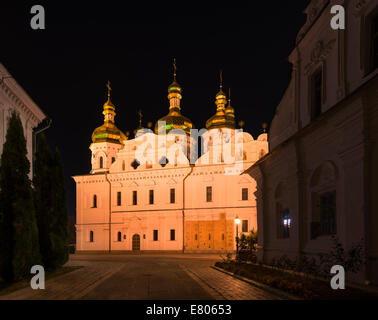 Cathédrale de la Dormition à Kiev La Laure de Pechersk de nuit Banque D'Images